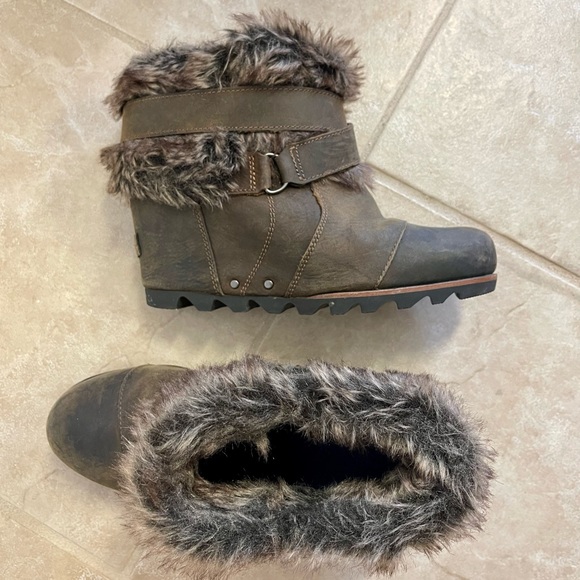 Awesome Sorel faux fur cuff booties! - Picture 3 of 15